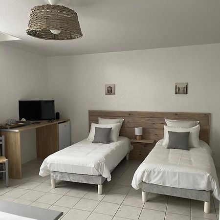 Hotel Les Trois Cedres Saint-Ouen-d'Aunis Exteriér fotografie
